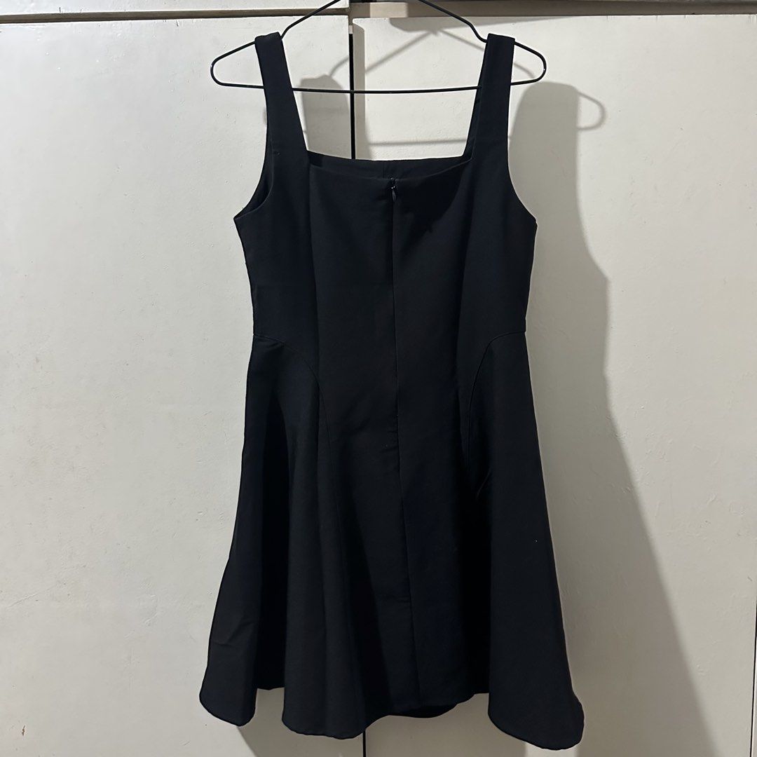 Black Square Neck Sleeveless Mini Dress (Category: Dresses) located in Manila. Submitted by mjoycie (Listing ID 1462872849, Image 2). Description: - Simple black mini dress - Square neckline - Sleeveless - Flattering A-line cut - Back zipper closure - Perfect for dressing up or down - Easy to accessorize.