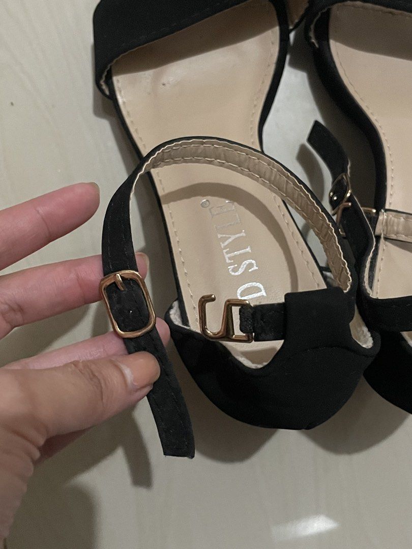 Black Suede Block Heels with Ankle Strap (Category: Heels) located in Makati City. Submitted by nikarchives (Listing ID 1462708172, Image 3). Description: - Personal preloved ♡ - Adjustable ankle strap with buckle - Stable chunky block heel - Size 35.