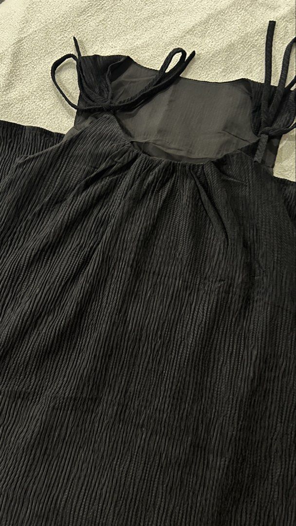 Black Textured Midi Dress with Tie Straps (Category: Dresses) located in Quezon City. Submitted by bitsxpieces (Listing ID 1462761621, Image 1). Description: - BRAND NEW!! Elegant black midi dress - Textured fabric for a unique look - Adjustable tie straps for a customized fit - Flattering gathered detail on the bodice - Versatile: great for casual days or dressing up - Effortless to wear and style -best fits S-M .