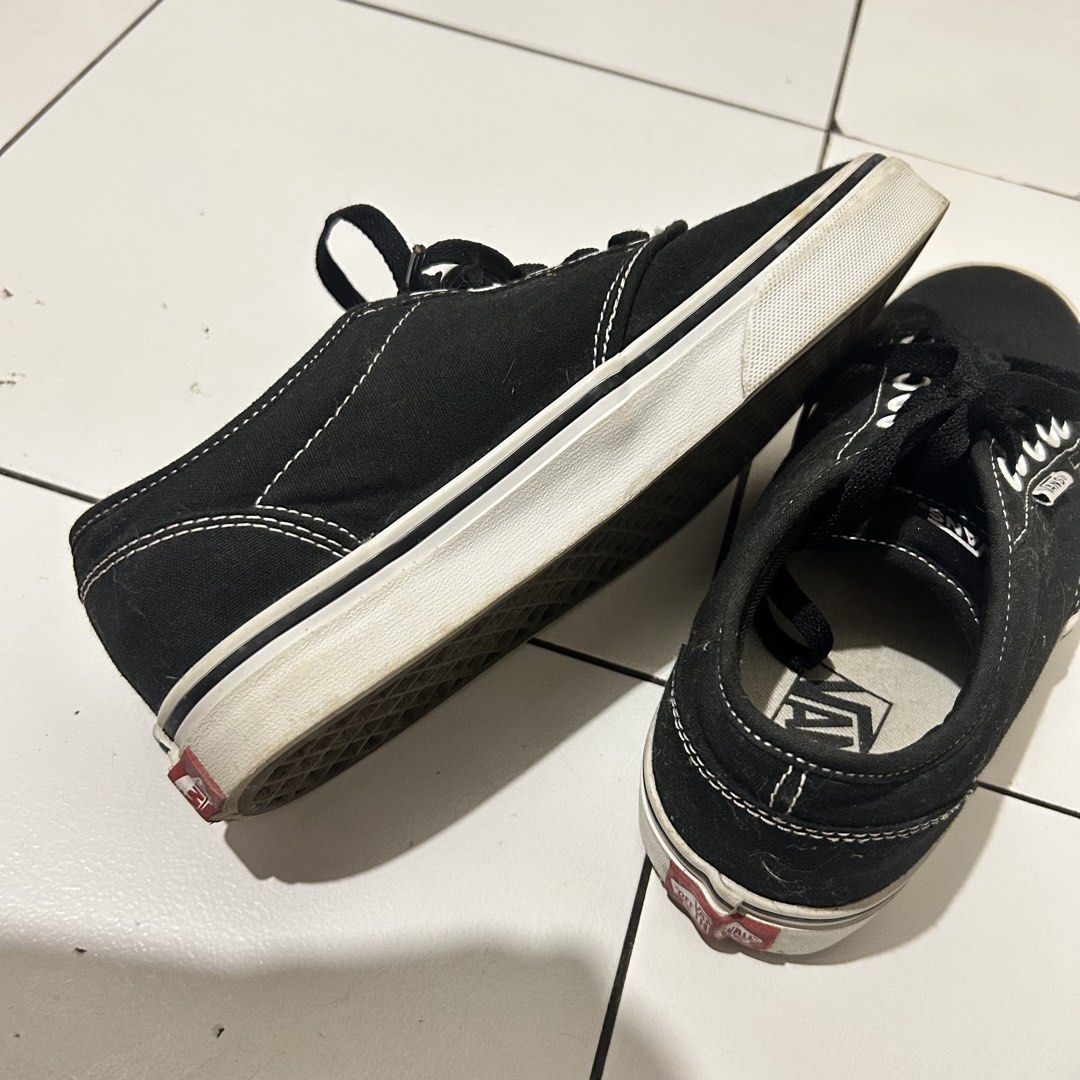 Black Vans Low Top Sneakers (Category: Sneakers) located in Quezon City. Submitted by edajsingh (Listing ID 1462870947, Image 2). Description: Used twice only.