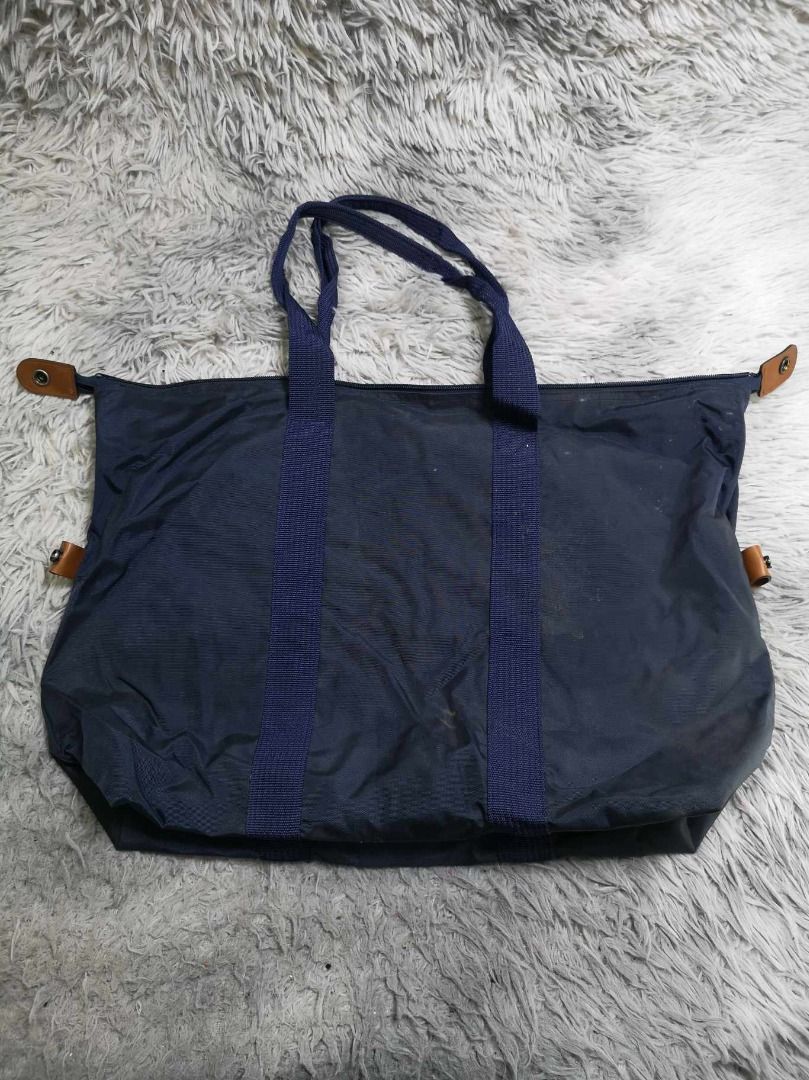 Black Zipper Closure Large Capacity Tote Bag (Category: Tote Bags) located in Santa Cruz. Submitted by jmy_surplus.2 (Listing ID 1462704247, Image 2). Description: Size ; L - 15 W - 20 Color ; Black Type ; Tote Bag Brand ; No brand Material ; Nylon Style ; Black Zipper Closure Durable Tote bag LR 129 JMY 5 Batch #222.