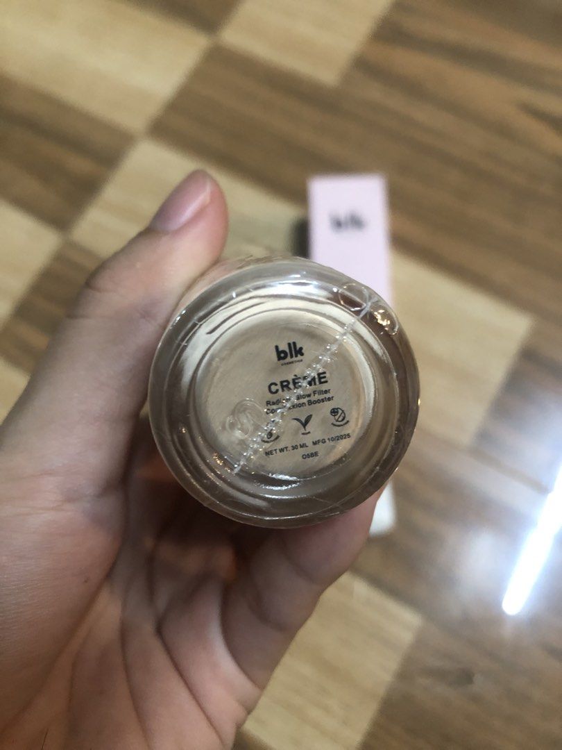 BLK Cosmetics Radiant Glow Filter Liquid Glow Booster (Category: Makeup) located in Manila. Submitted by ysa_crafts (Listing ID 1462817132, Image 2). Description: - BLK Cosmetics Radiant Glow Filter - Product Type: Liquid Glow Booster - Shade: Creme - Features: Waterproof & Sweat-proof - Effect: Achieve a radiant glow - Condition: Comes in original box.