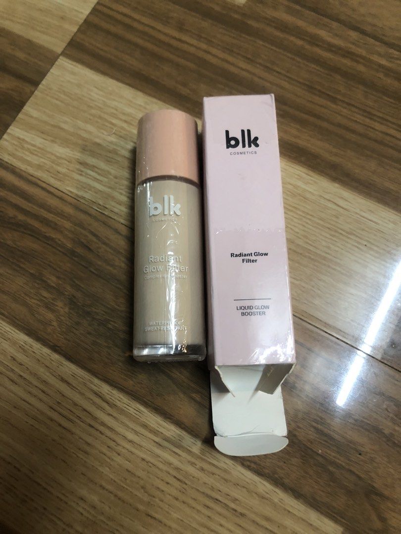 BLK Cosmetics Radiant Glow Filter Liquid Glow Booster (Category: Makeup) located in Manila. Submitted by ysa_crafts (Listing ID 1462817132, Image 1). Description: - BLK Cosmetics Radiant Glow Filter - Product Type: Liquid Glow Booster - Shade: Creme - Features: Waterproof & Sweat-proof - Effect: Achieve a radiant glow - Condition: Comes in original box.