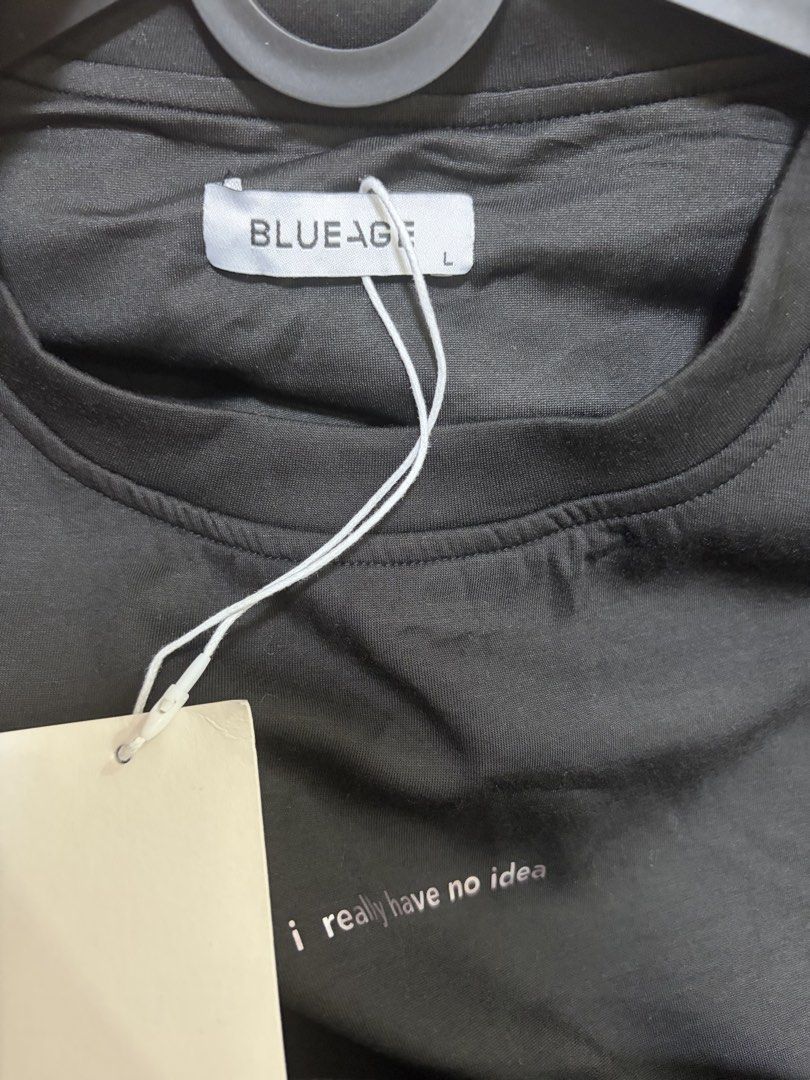 Blue Age black cropped sweatshirt (Category: Coats, Jackets and Outerwear) located in Santol. Submitted by lululane (Listing ID 1462691306, Image 3). Description: S-L.
