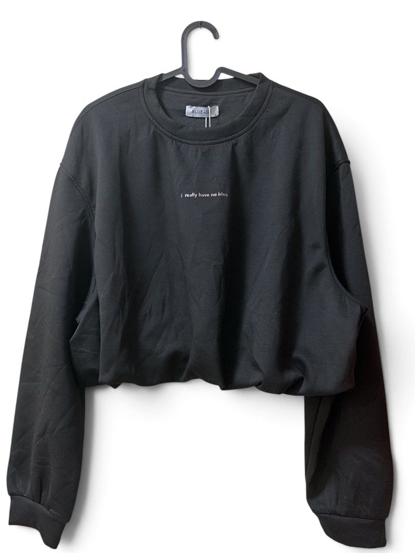 Blue Age black cropped sweatshirt (Category: Coats, Jackets and Outerwear) located in Santol. Submitted by lululane (Listing ID 1462691306, Image 1). Description: S-L.