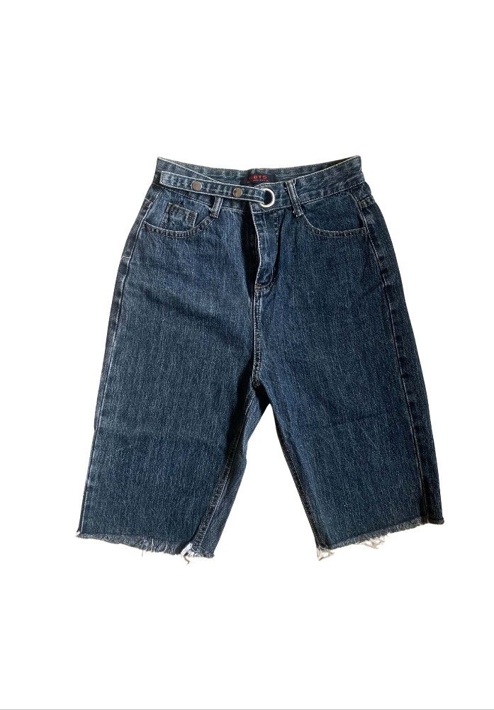 Blue Denim Cut-Off JORTS with D-Ring Belt (Category: Shorts) located in Tiaong. Submitted by cdoswan (Listing ID 1461573039, Image 1). Description: - High-waisted blue denim shorts - Raw hem detail - Includes a D-ring belt - Versatile for casual and edgy outfits - Easy to pair with any top -W: 27 -L: 29.