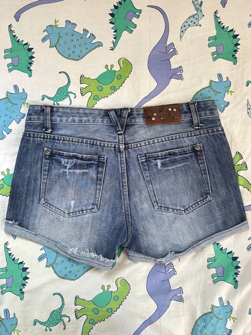 Blue Denim Shorts with Checkered Lining - Size 28 (Category: Shorts) located in Paranaque City. Submitted by ggg.bin (Listing ID 1462783161, Image 2). Description: - Blue denim shorts - Size 28 - Distressed look with frayed hem - Checkered lining inside - Zip fly with button closure - Front and back pockets.