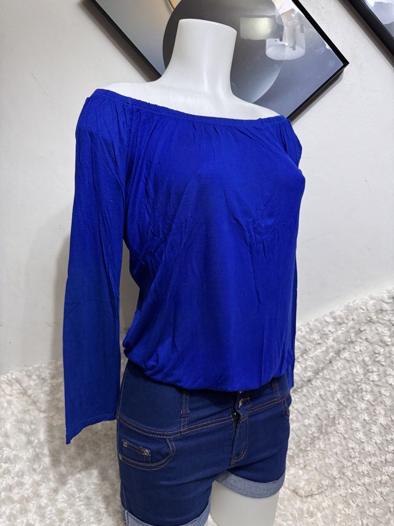 Blue Off-Shoulder Long Sleeve Top (Category: Longsleeves) located in Marikina City. Submitted by lorradel (Listing ID 1462772945, Image 2). Description: - fits M-L - Royal blue off-shoulder top - Long sleeves with gathered elastic hem - Super comfy and stretchy material - Versatile: pairs well with jeans or shorts - Ideal for casual outings or nights with friends - MAY HAVE some washable stains (hindi maiiwasan) needs washing; had been stored - m
