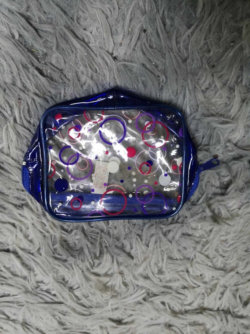 Blue With Colorful Bubble Design Coin Purse (Category: Purses & Pouches) located in Santa Cruz. Submitted by jmy_surplus.2 (Listing ID 1462686302, Image 1). Description: Size ; L - 4 W - 5 Color ; Blue Type ; Purse Brand ; No brand Material ; PVC Style ; PVC Zipper Closure Coin Purse LR 129 JMY 5 Batch #222.
