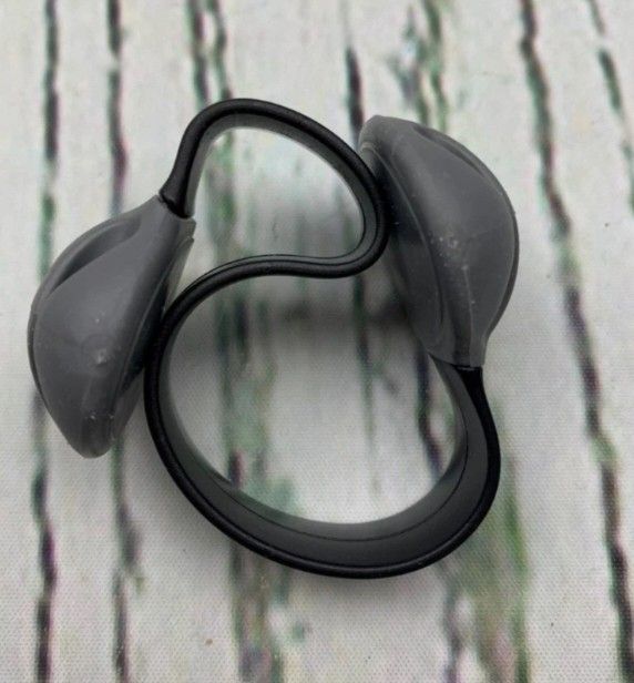 Bobino Desk Cable Clip Slate - Cable Organizer (Category: Cables & Adaptors) located in San Jose del Monte. Submitted by m_nshop (Listing ID 1462779540, Image 1). Description: - Keep your desk tidy with this Bobino cable clip. - Color: Slate. - Effortlessly manage your cords and wires. - Simple to use: just clip it on. payment first jnt or lalamove courier.