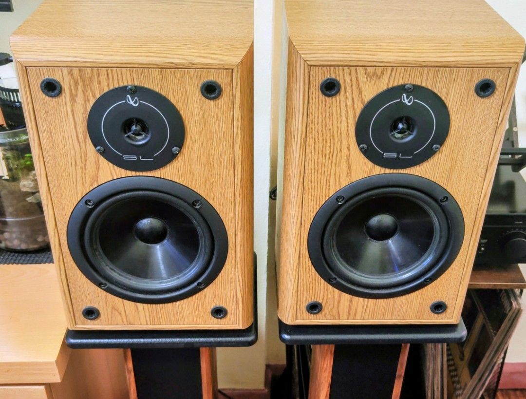bookshelf Infinity SL-20 (Category: Soundbars, Speakers & Amplifiers) located in San Juan City. Submitted by guev168 (Listing ID 1462712523, Image 2). Description: meetup McDonald's Madsion Ortigas Greenhills or Lalamove GCASH payment high sensitivity 90db 6.5 inch driver sealed cabinet very good speakers versatile 10-75 watts power handling add 2,000 for stands.