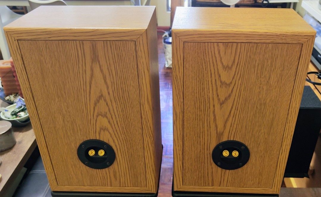 bookshelf Infinity SL-20 (Category: Soundbars, Speakers & Amplifiers) located in San Juan City. Submitted by guev168 (Listing ID 1462712523, Image 3). Description: meetup McDonald's Madsion Ortigas Greenhills or Lalamove GCASH payment high sensitivity 90db 6.5 inch driver sealed cabinet very good speakers versatile 10-75 watts power handling add 2,000 for stands.