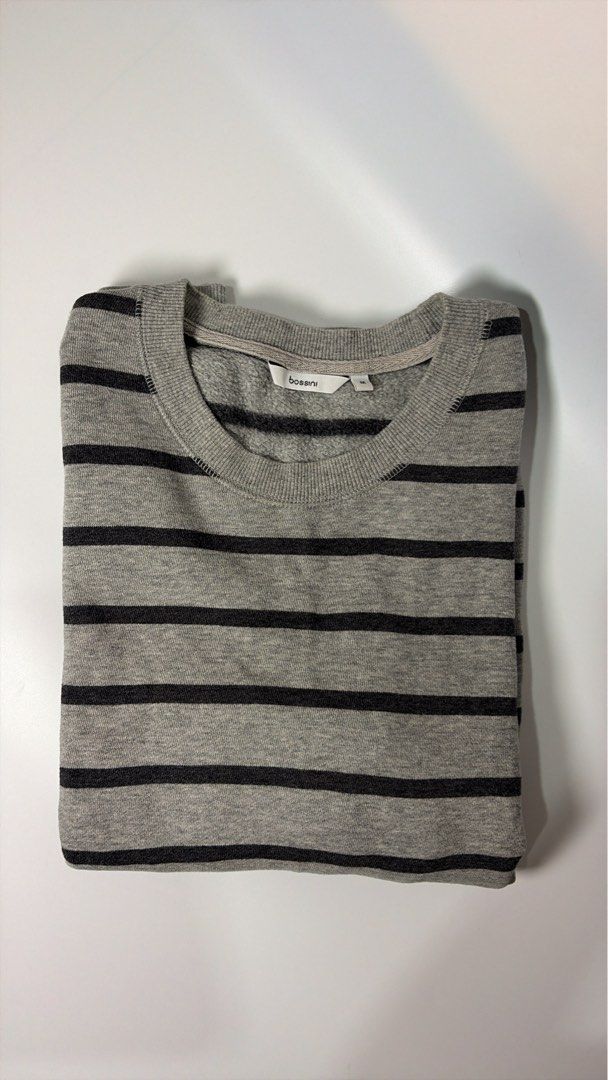 Bossini Grey Striped Sweatshirt - Size M (Category: Longsleeves) located in Carmona. Submitted by camille.02 (Listing ID 1462691171, Image 1). Description: - Grey sweatshirt with black horizontal stripes - Crew neck, long sleeves - Size: Medium (M).