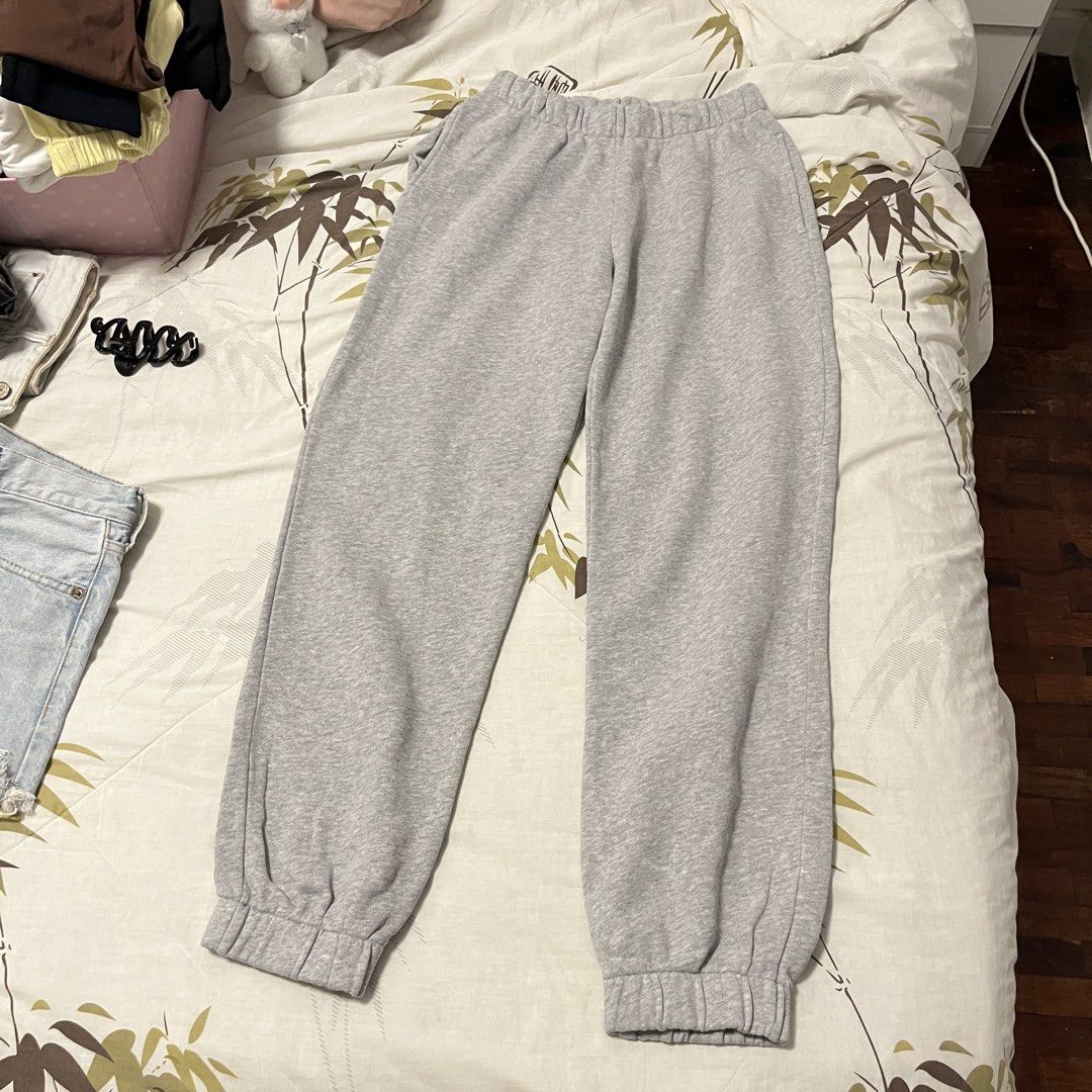 Brandy Melville Grey Rosa Sweatpants (Category: Other Bottoms) located in Las Pinas. Submitted by thevallerys (Listing ID 1462823975, Image 3). Description: - Grey sweatpants from Brandy Melville - No issues - Elastic waistband with adjustable drawstring - Cuffed ankles for a snug fit - Convenient side pockets.