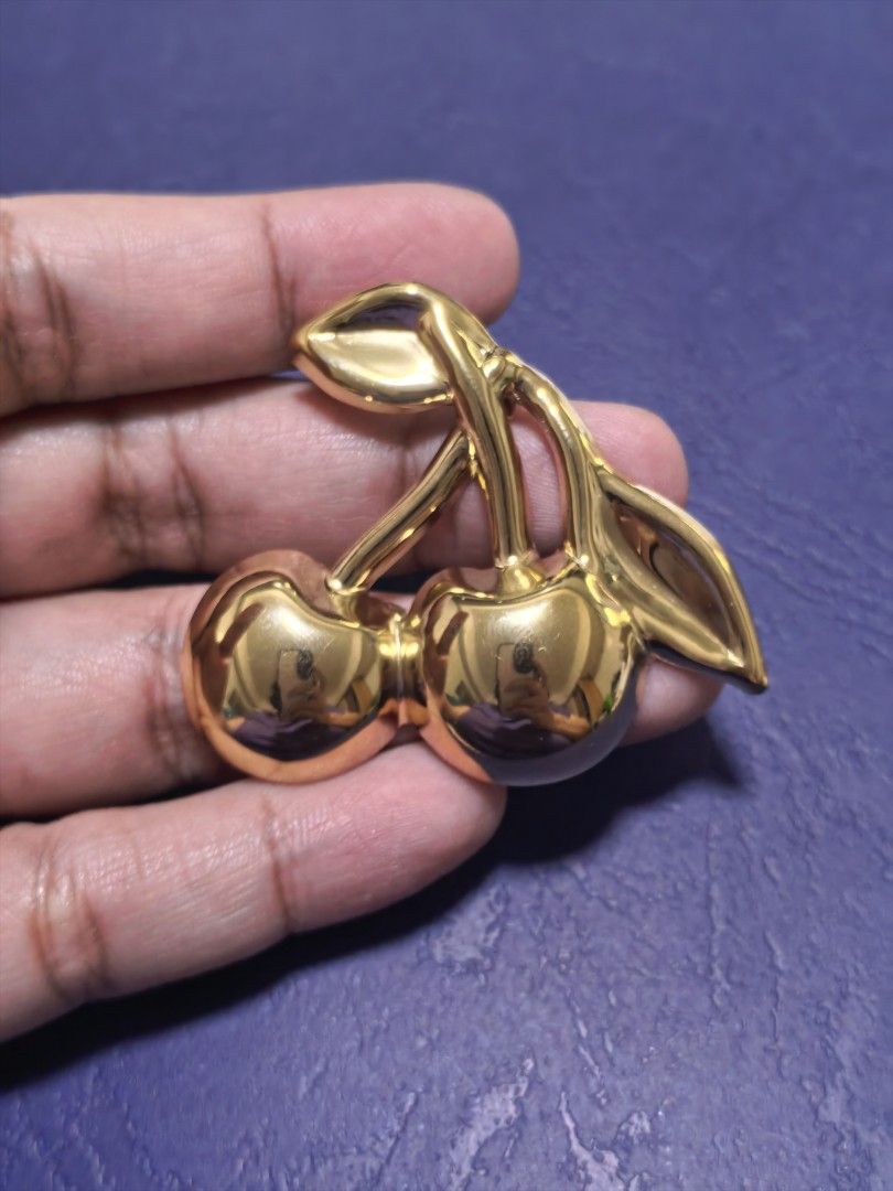 Brooch Pin Cherry (Category: Brooches) located in Taguig. Submitted by jeannescarlet (Listing ID 1462753946, Image 1). Description: 💎Brand New 💎Alloy Material.