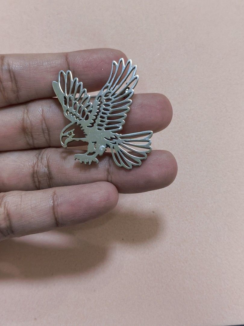 Brooch Pin Eagle (Category: Brooches) located in Taguig. Submitted by jeannescarlet (Listing ID 1462797647, Image 1). Description: 💎Brand New 💎Alloy Material.