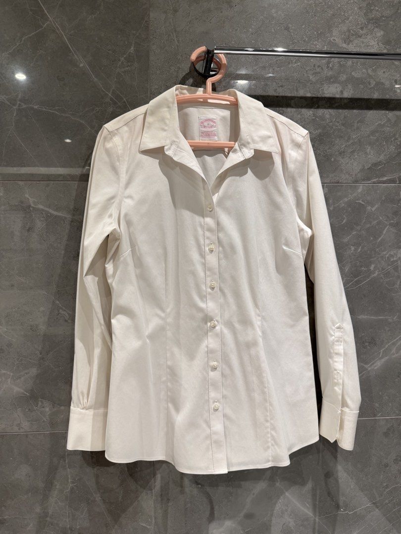 Brooks Brothers Shirt （分類：T-shirt）位於 Hong Kong。 由 isabeh 提交（商品編號 1462709726，圖片 1）。簡介： 。