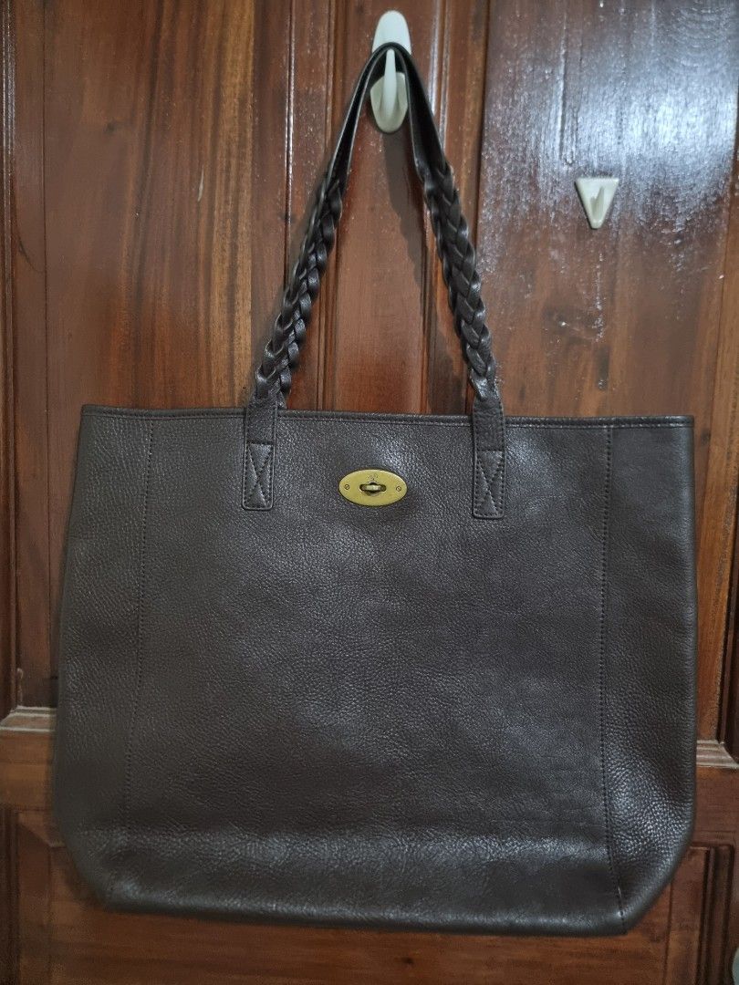 Brown Leather Tote Bag with Braided Straps (Category: Tote Bags) located in Lopez. Submitted by declutteringproxie (Listing ID 1462840536, Image 2). Description: - Thrifted brown leather tote bag - Unique braided shoulder straps - Secure turn-lock front closure - Spacious interior for everyday essentials - Made from textured leather - A timeless and versatile accessory - LxWxH (34cm x 9cm x 35cm).