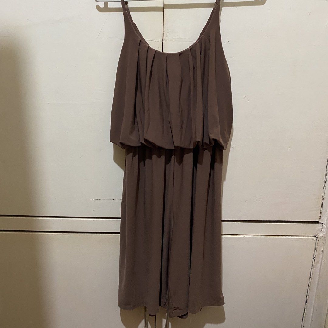 Brown Pleated Sleeveless Romper / Jumpsuit (Category: Dresses) located in Quezon City. Submitted by burberry2 (Listing ID 1462850407, Image 1). Description: Brown pleated sleeveless romper/jumpsuit Free size.