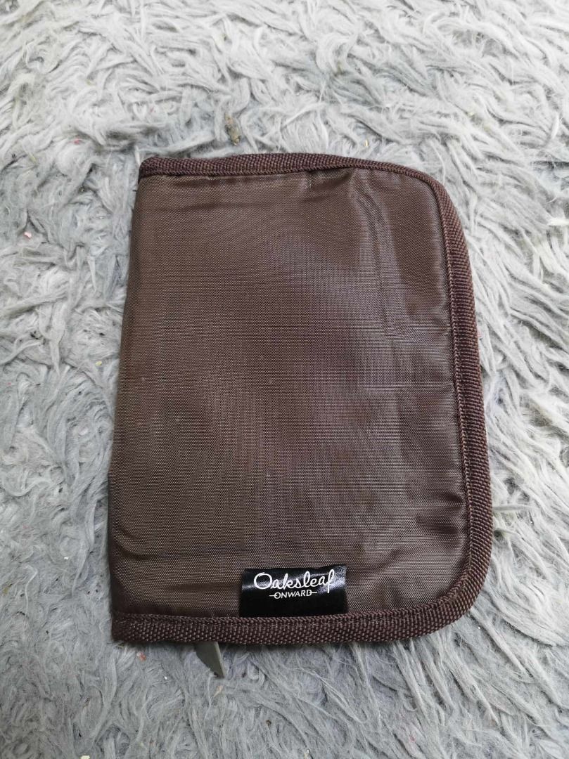 Brownish Zippered Fabric Card Holder (Category: Wallets & Card holders) located in Santa Cruz. Submitted by jmy_surplus.2 (Listing ID 1462790573, Image 1). Description: Size ; L - 5.6 W - 7.6 Color ; Brown Type ; Card Holder Brand ; No brand Material ; Nylon Style ; Brown nylon Zipper Closure card Holder LR 129 JMY 5 Batch #222.