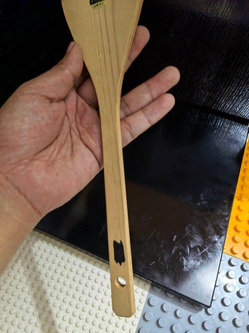 Brush - Hake Brush (Category: Craft Supplies & Tools) located in Cebu City. Submitted by dudes_villanueva (Listing ID 1462815409, Image 3). Description: Brush - Hake Brush (Bigger) Brand New 📌 A traditional flat painting and wash tool made with soft white goat hair stitched into a wooden handle. 📌 Material: Soft goat hair bristles and a flat wooden handle. 📌 Uses: Ideal for watercolor washes, blending, applying gesso, or spreading paste and si