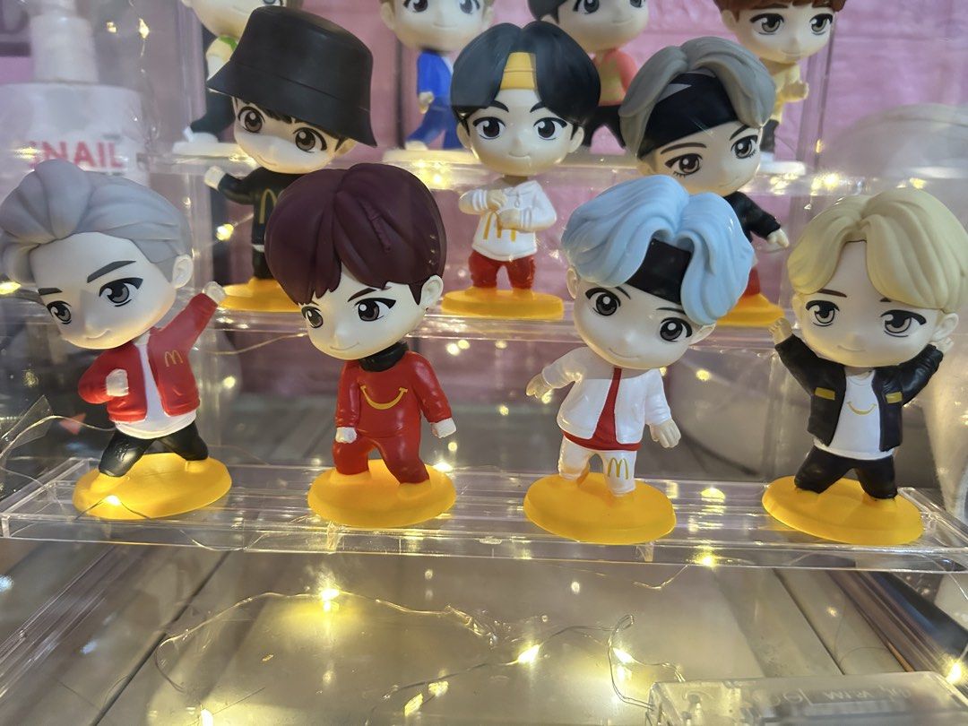 BTS Chibi Figures Collection - McDonald's Collaboration (Category: Designer & Blind Box Toys) located in San Pedro. Submitted by mightyfox.de39ec (Listing ID 1462856810, Image 3). Description: - Set of 12 McDonald's BTS chibi figures - Each figure includes a yellow display base - Perfect for any BTS fan's collection - Displayed in a clear case with fairy lights - Including acrylic case.