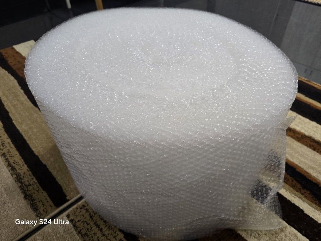 Bubble Wrap Single Layer (Category: Craft Supplies & Tools) located in Kuala Lumpur. Submitted by fizaf29 (Listing ID 1462685407, Image 1). Description: -lebihan penggunaan -condition: 10/10 -sebab jual: dah stop bisnes online -ambil sendiri di ampang jaya .
