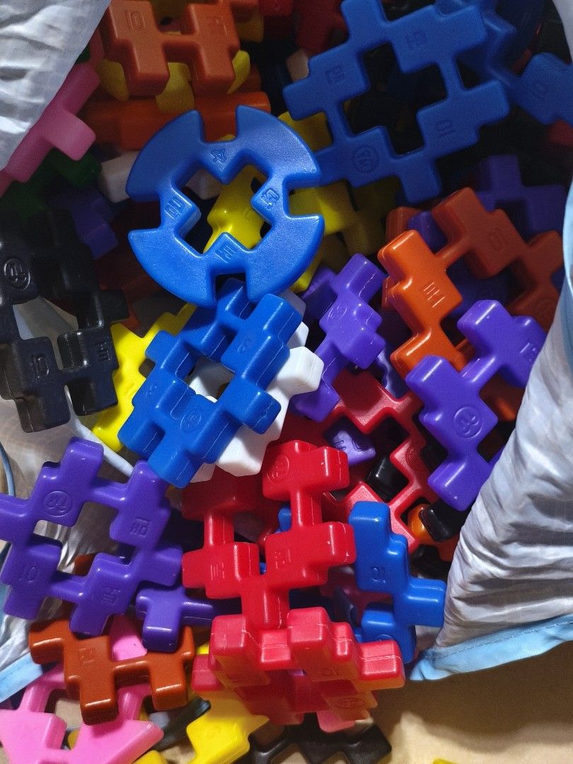 Building blocks (Category: Lego & Building Sets) located in Las Pinas. Submitted by dnbrbnt (Listing ID 1462731012, Image 1). Description: 50pesos for 100pcs soft plastic safe for baby and toddler loc. las piñas.