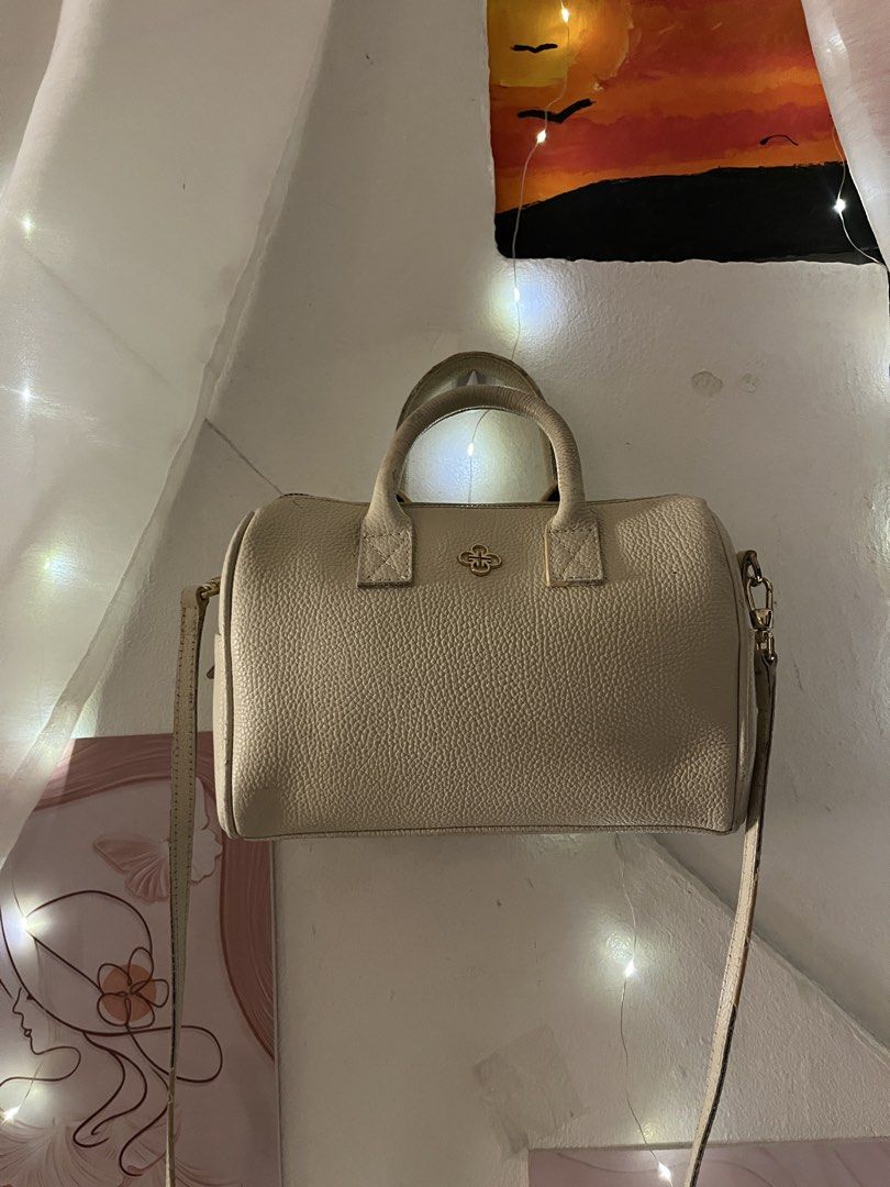 Bundle kili and Mimi & Coco Beige Leather Satche (Category: Luxury Bags & Wallets) located in Makati City. Submitted by bbt.l (Listing ID 1462868875, Image 3). Description: 250 each Bundle 400 Kili bag and small doctors bag.