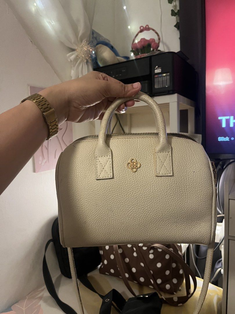 Bundle kili and Mimi & Coco Beige Leather Satche (Category: Luxury Bags & Wallets) located in Makati City. Submitted by bbt.l (Listing ID 1462868875, Image 2). Description: 250 each Bundle 400 Kili bag and small doctors bag.