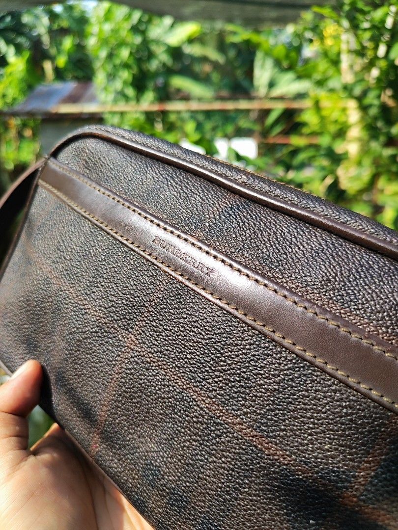 Burberry Clutch Bag (Category: Luxury Bags & Wallets) located in Bacolod City. Submitted by johnthrift (Listing ID 1462743247, Image 2). Description: Sal Sale Sale Steal price na 1550 na lang Bagsak Sale Burberry Clutch Bag Authentic Excellent Condition Dark Brown 9W 5.5L Dm me if youre interested💌.