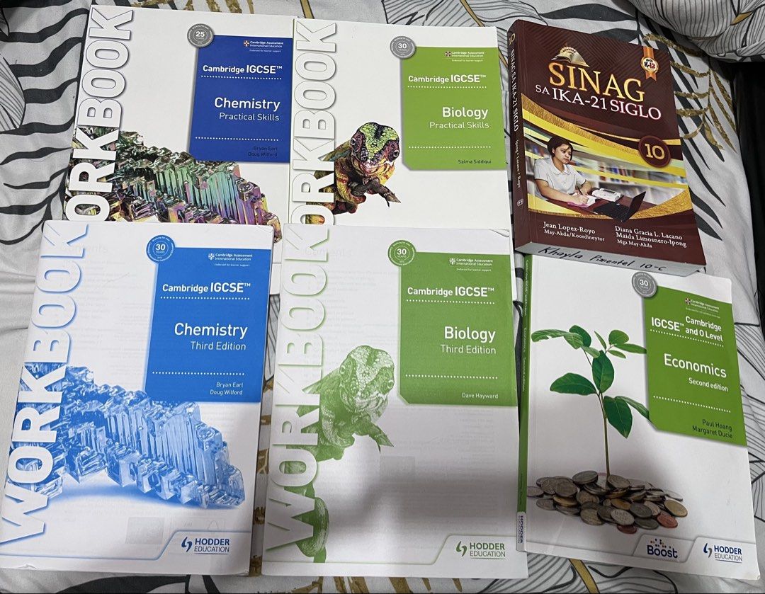 Cambridge Grade 10 books (Category: Textbooks) located in Taguig. Submitted by collectionsbykhrisna (Listing ID 1462859031, Image 1). Description: Grade 10 cambridge books Textbooks and workbooks Never been used Chemistry Economics Biology.