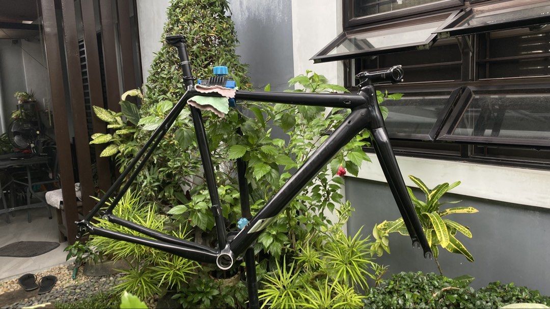Cannondale CAAD12 Frameset (Category: Bicycles) located in Santa Rosa. Submitted by lif3behindbars (Listing ID 1462803950, Image 1). Description: For Sale: Cannondale CAAD12 Black Inc Frameset Size50 Aksium Wheels Bundle with Mavic Aksium Wheels: 22k CAAD12 size50 - In good condition - BB30A BB shell (BB30 bearings included) - Some scratches, signs of usage, slammed fork - Will include stem, C3 seatpost, and new C2 Carbon seatpost (Di2), new BB30