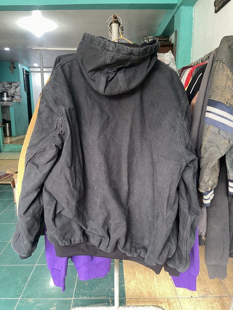 Carhart Black Jacket (Category: Coats, Jackets and Outerwear) located in Manila. Submitted by john_robert00 (Listing ID 1462770563, Image 2). Description: .