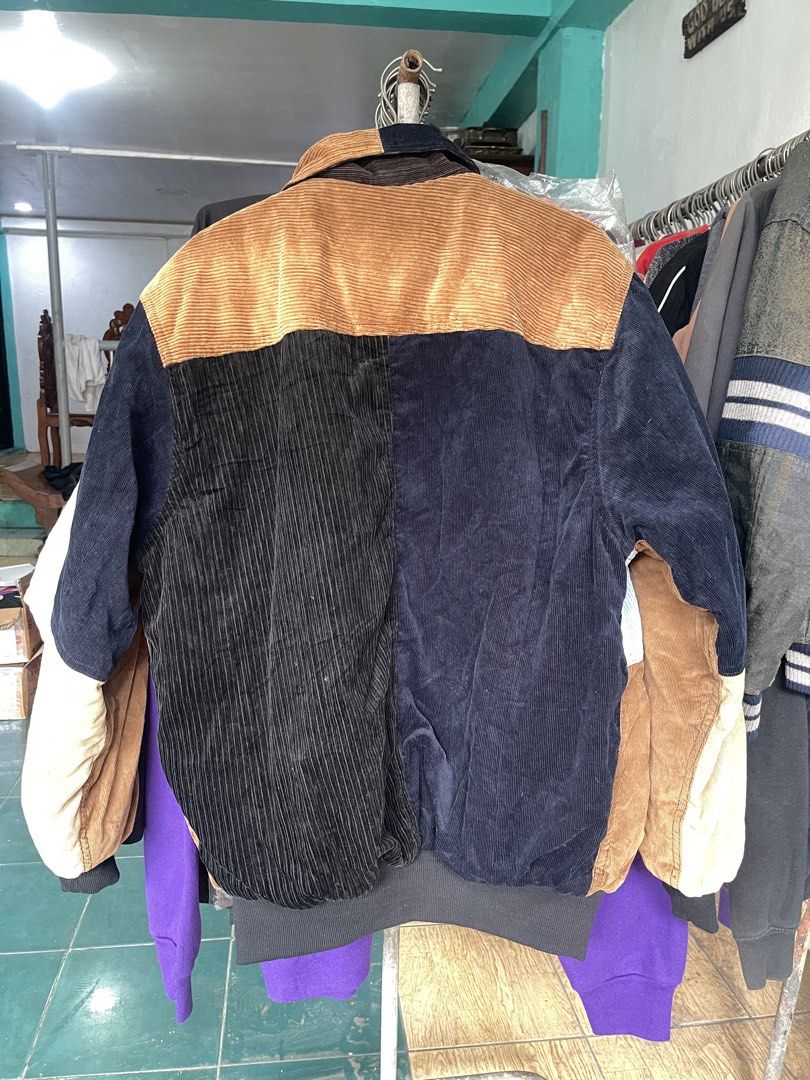 Carhart Colorblock Corduroy Jacket (Category: Coats, Jackets and Outerwear) located in Manila. Submitted by john_robert00 (Listing ID 1462771405, Image 2). Description: No issue.