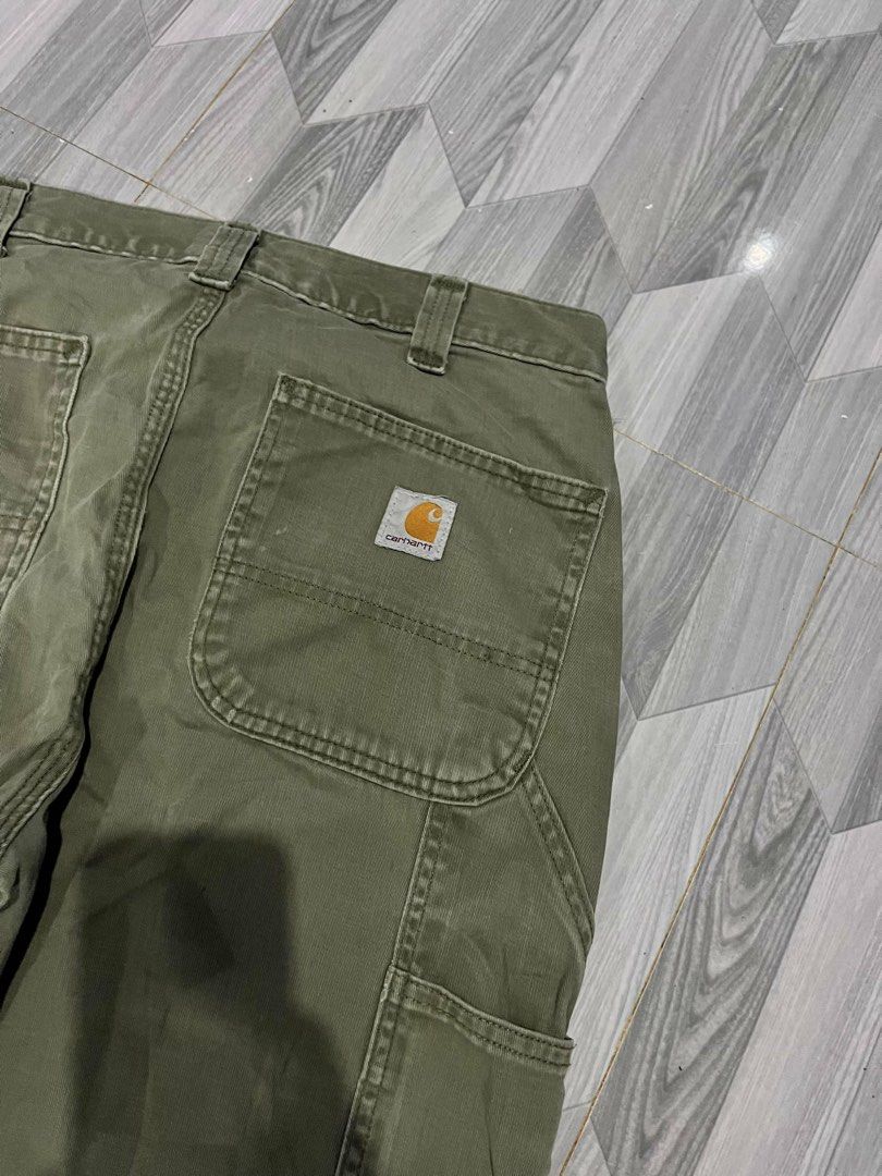 Carhartt Work Pants Khaki Size 32x32 (Category: Jeans) located in Siniloan. Submitted by marceiron316276 (Listing ID 1462805087, Image 2). Description: - Carhartt Work Pants - Color: Khaki - Size: 32 Waist x 32 Inseam - Style: Classic Carpenter Pants - Features: Multiple pockets, hammer loop - Material: Durable Canvas - Origin: Made in Mexico - Condition: Used, with some signs of wear including a small tear on the lower leg..