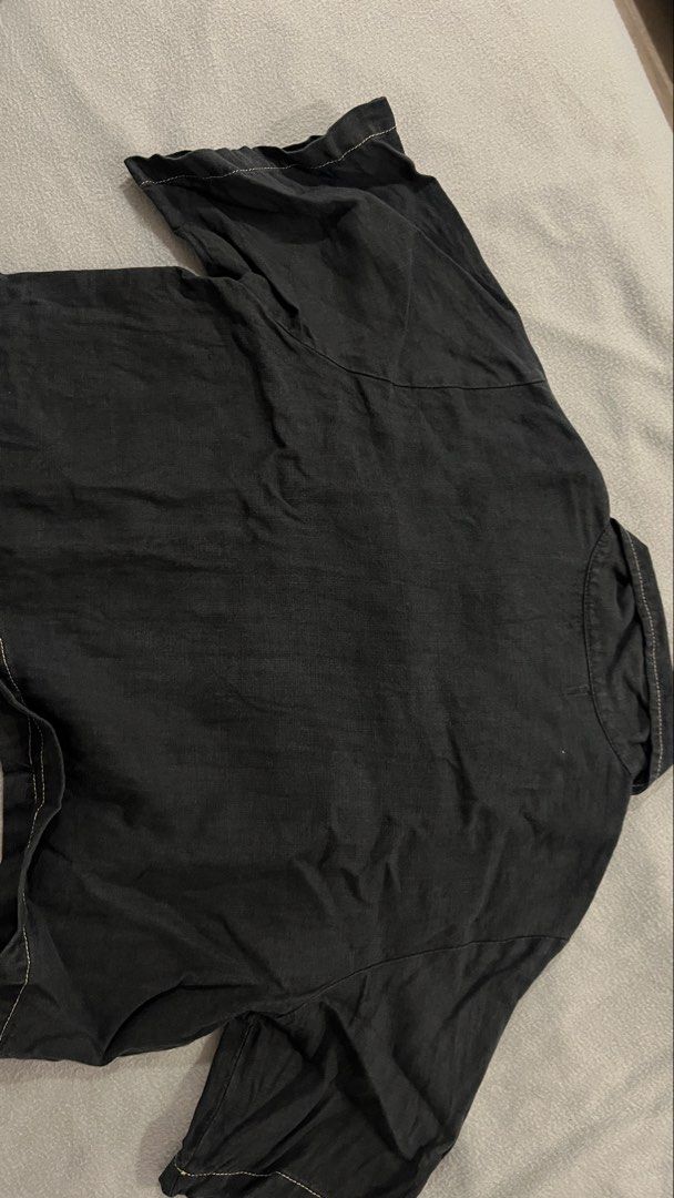 Cariño Black Zip-Up Polo (Category: Others Tops) located in Quezon City. Submitted by bitsxpieces (Listing ID 1462762063, Image 2). Description: - Black zip-up polo by Cariño - Features stylish contrast stitching along seams and collar - Lightweight material, linen - barely used!!.