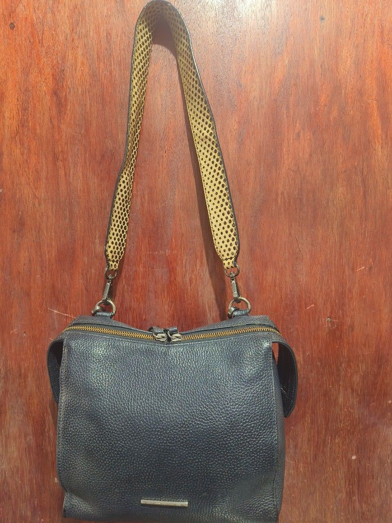 Carlyn Bag (Category: Luxury Bags & Wallets) located in San Jose del Monte. Submitted by m_nshop (Listing ID 1462773582, Image 2). Description: - Black pebbled leather handbag - Top zip closure - Top handle - Detachable shoulder strap with leopard print - Silver hardware - Small metal accent on front - Spacious interior - Ideal for everyday use payment first lalamove or jnt courier.