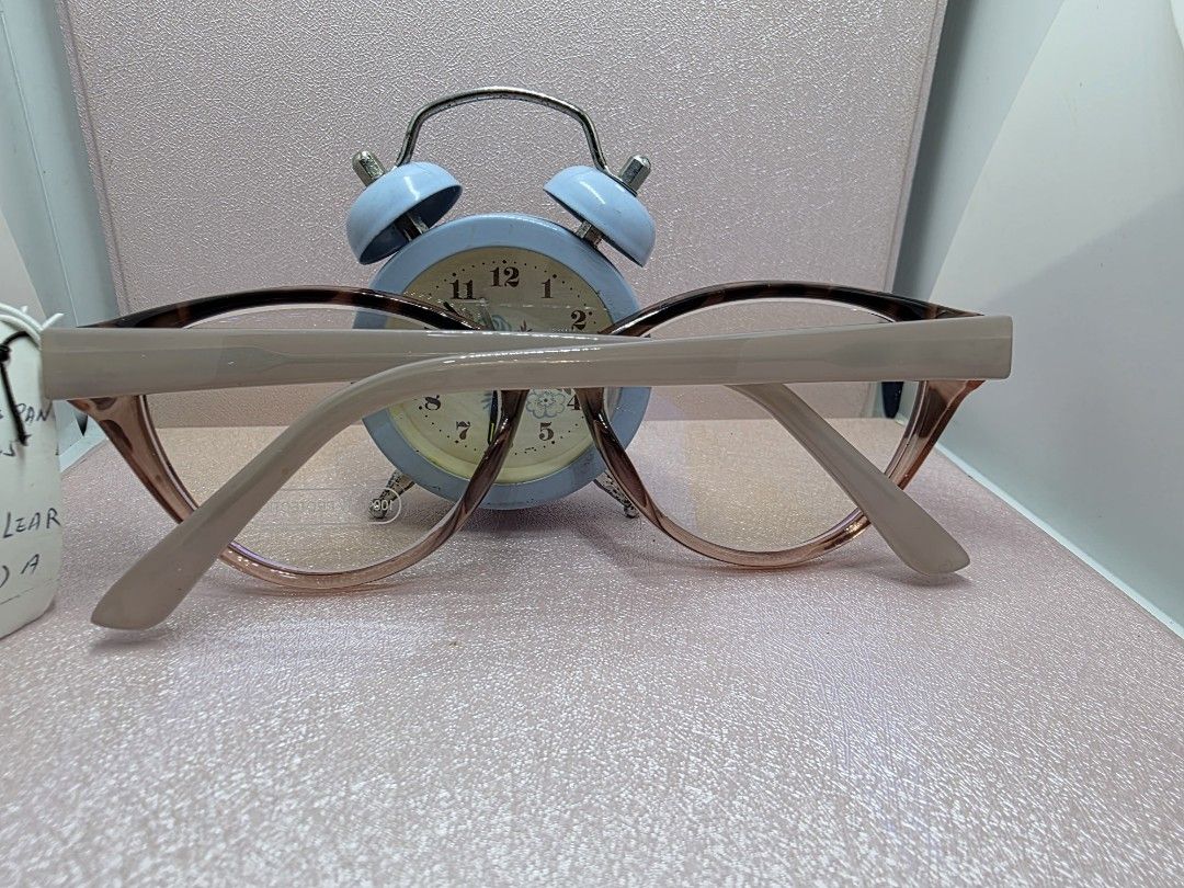 cat eye BBase Design KH (Category: Sunglasses & Eyewear) located in La Trinidad. Submitted by zasha28 (Listing ID 1462852547, Image 2). Description: Replaceable lens no grade cats eye.