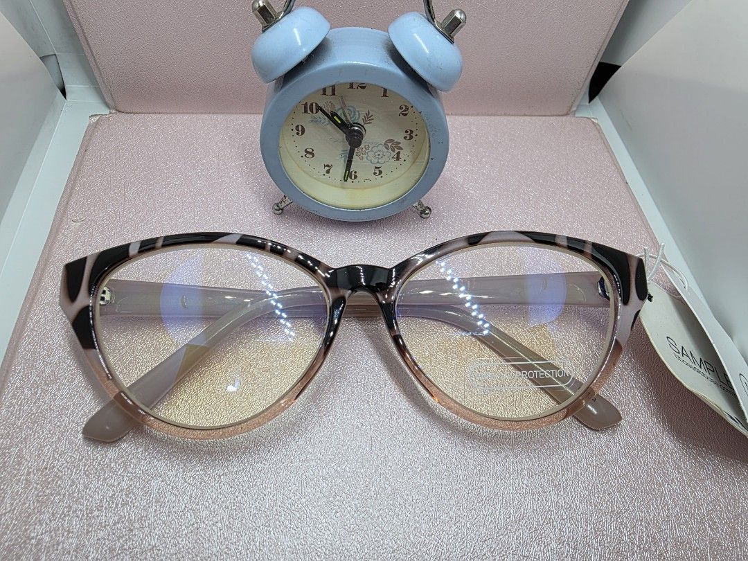 cat eye BBase Design KH (Category: Sunglasses & Eyewear) located in La Trinidad. Submitted by zasha28 (Listing ID 1462852547, Image 3). Description: Replaceable lens no grade cats eye.