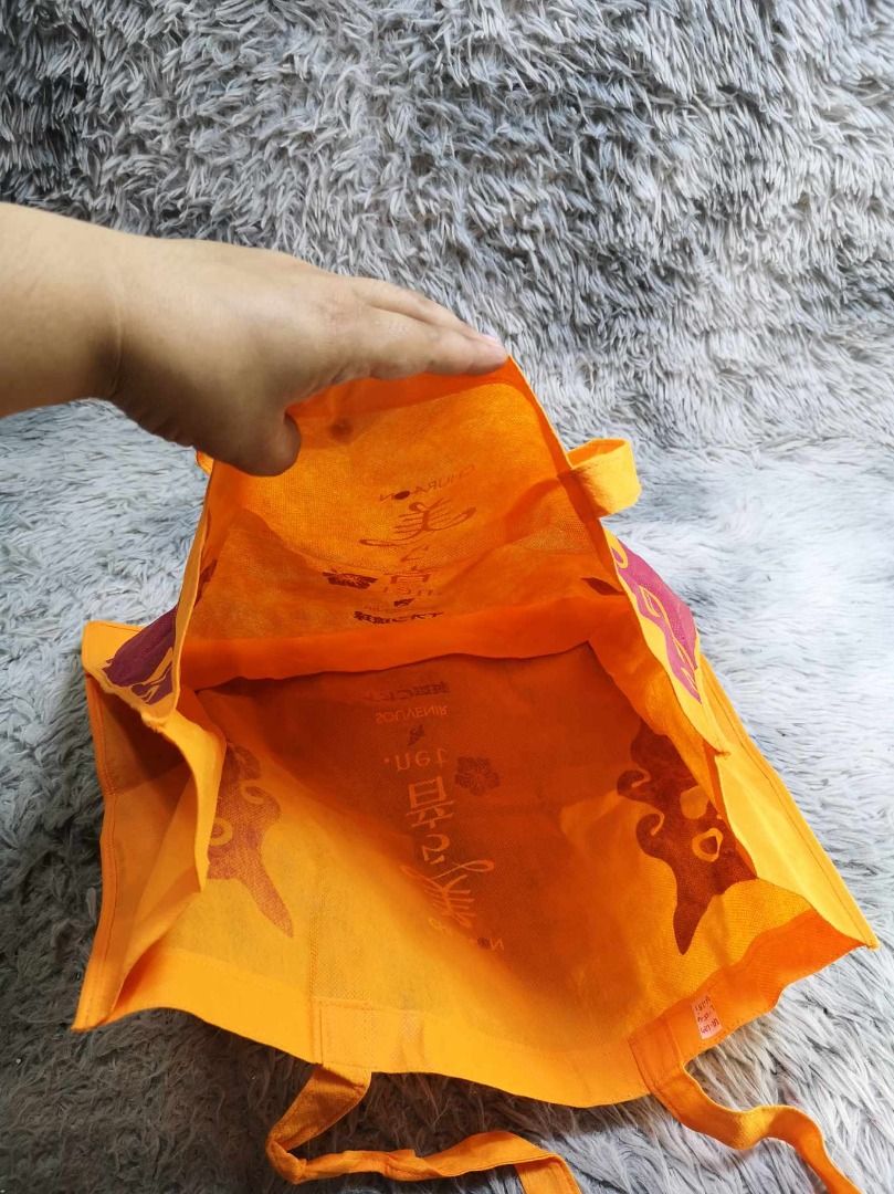Cat Stylized Orange Shopper Bag (Category: Tote Bags) located in Santa Cruz. Submitted by jmy_surplus.2 (Listing ID 1462790133, Image 3). Description: Size ; L - 15.6 W - 18 Color ; Orange Type ; Tote Bag Brand ; No brand Material ; Synthetic Style ; Orange Durable Shopper Bag LR 129 JMY 5 Batch #222.
