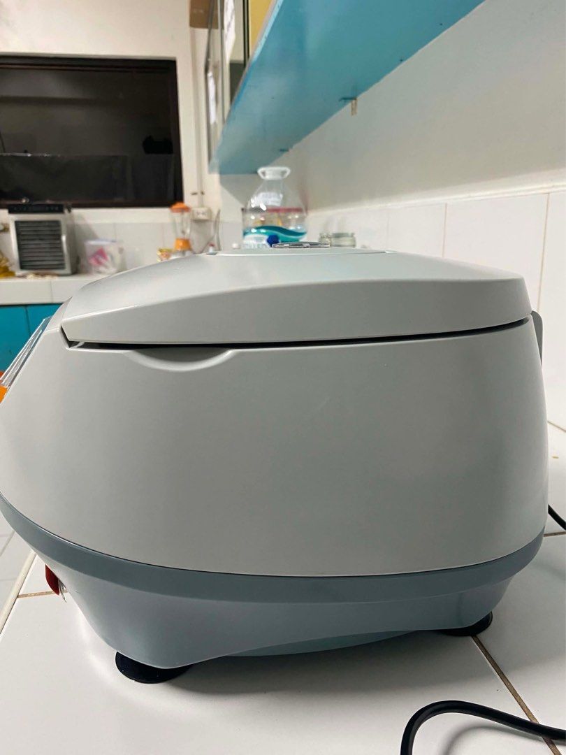 Centrifuge [5000rpm] (Category: Cookers) located in Manila. Submitted by vastmountain_211fc5 (Listing ID 1462697485, Image 2). Description: automatic w/ timer. only use during thesis. .