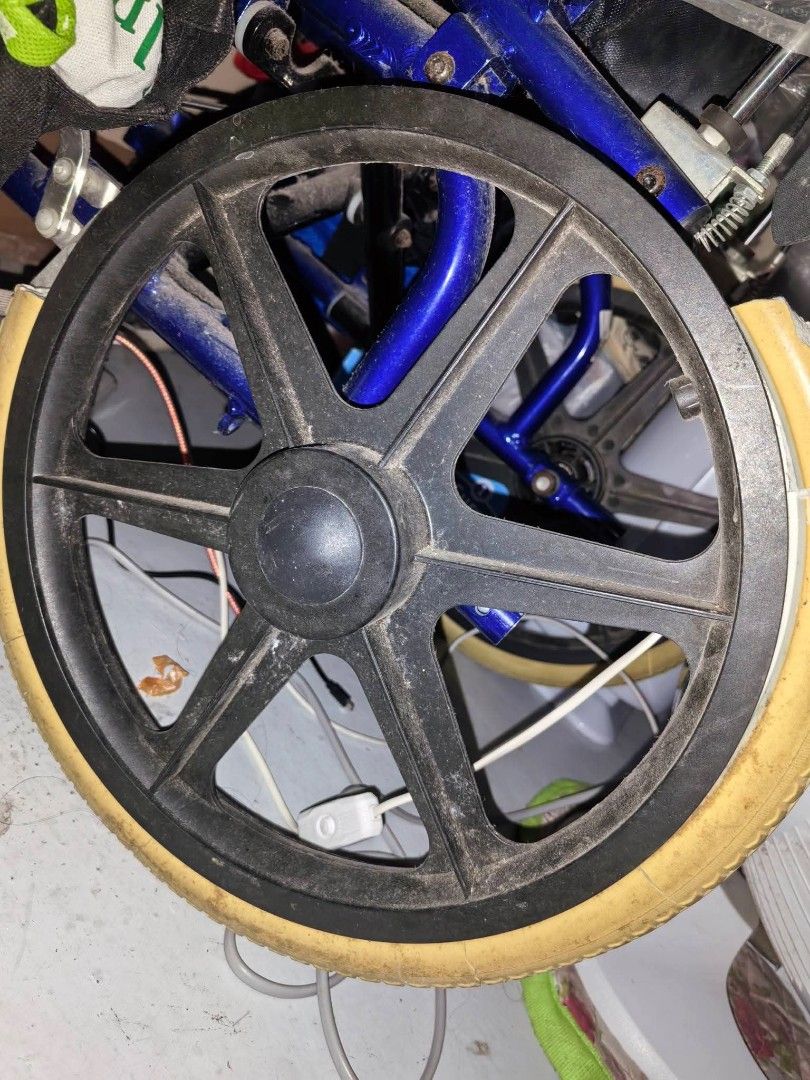 Cerebral Palsy wheelchair (Category: Wheelchairs) located in Manila. Submitted by lmab1920 (Listing ID 1462756443, Image 3). Description: Sira lang ang rubber ng gulong all goods pa, meron pang cover ang seat at headrest.
