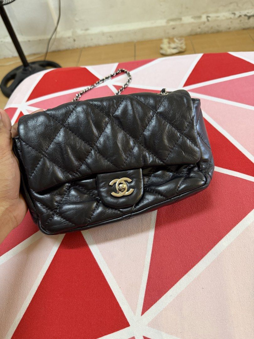 Chanel Bag (Category: Luxury Bags & Wallets) located in Manila. Submitted by kayecake_ (Listing ID 1462721156, Image 1). Description: .