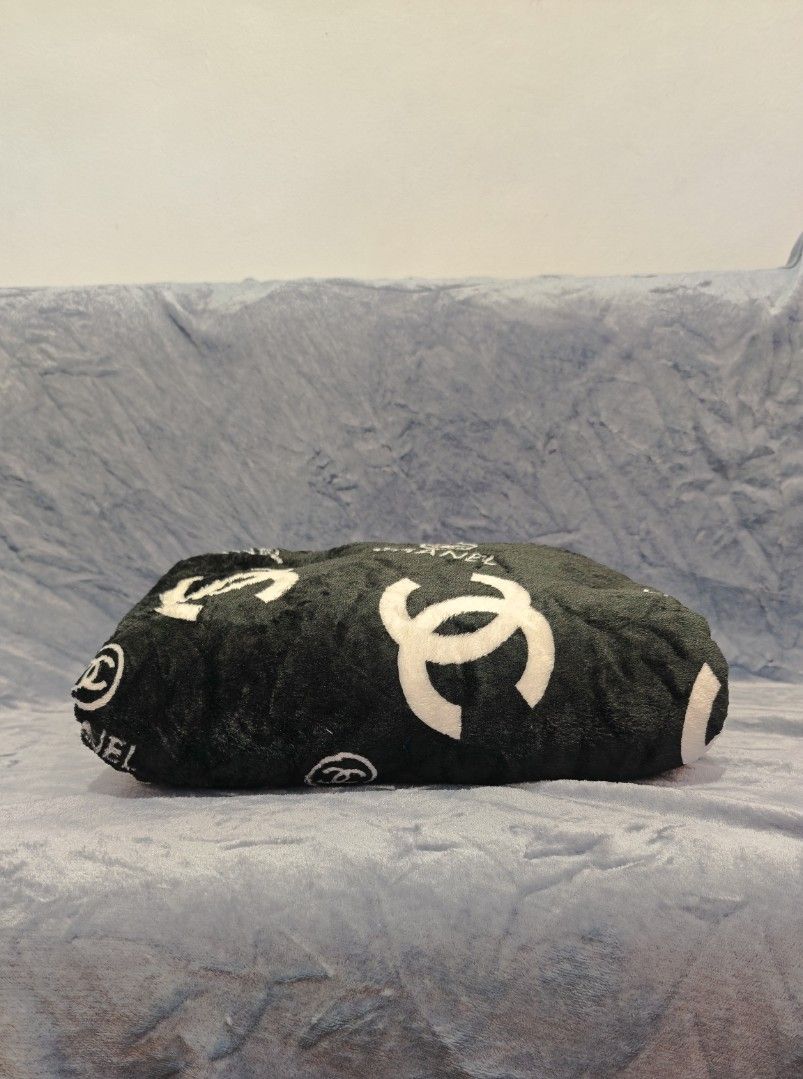 Cha-nel Fur Fleece Blanket/ Double Size (Category: Bedding & Towels) located in Mariveles. Submitted by hl.reyrfinds (Listing ID 1462705699, Image 3). Description: 🍀☘️🍀☘️🍀 Cha-nel Fur Fleece Blanket/ Double size Soft & Glossy Pay first. MOD: J&T.