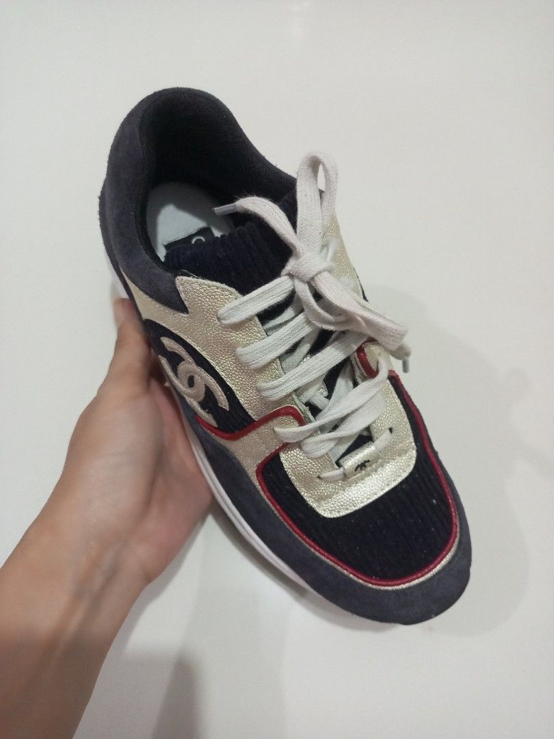 CHANEL SNEAKERS (Category: Sneakers) located in Bulacan. Submitted by joanagwen (Listing ID 1462858870, Image 2). Description: Ganda Ng color combination size 36 on tag.