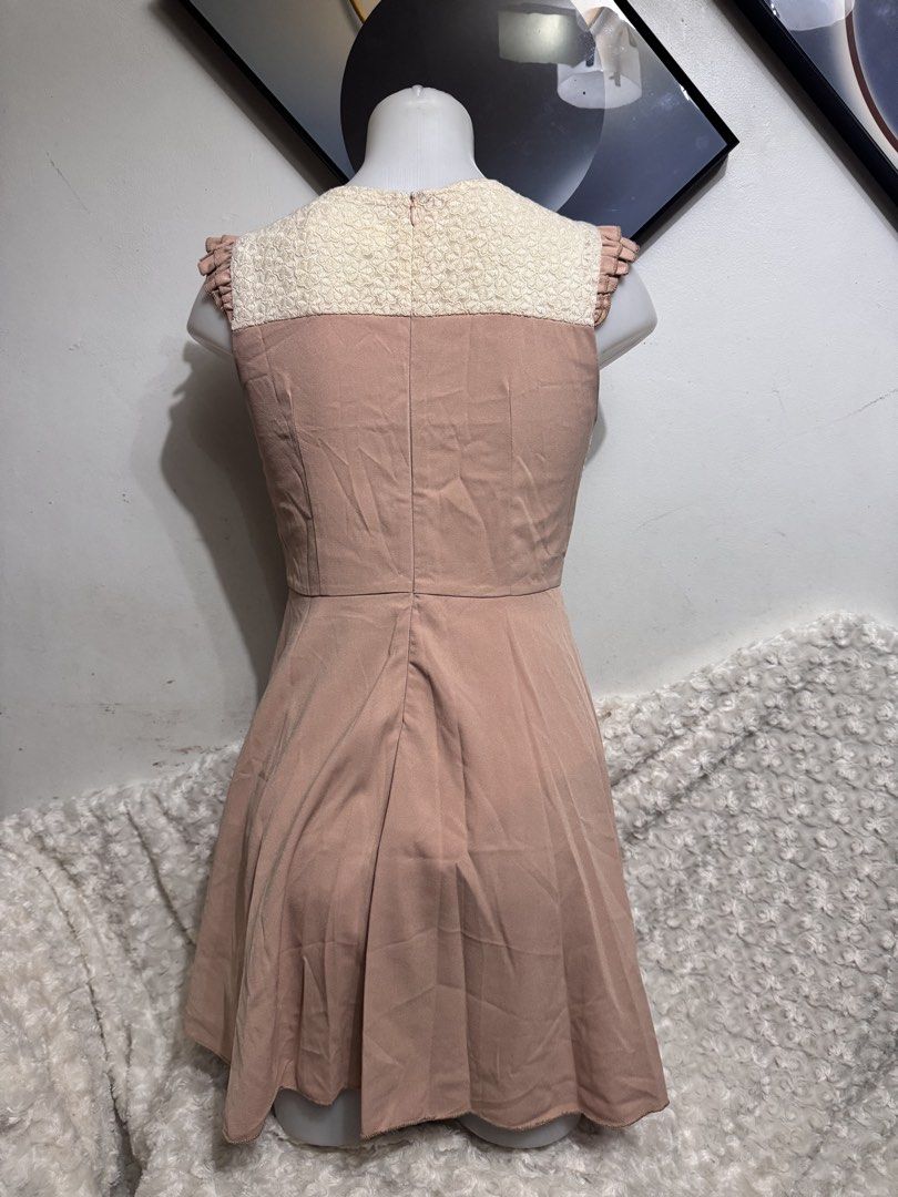 Chloe Everett Pink Lace Peter Pan Collar Dress (Category: Dresses) located in Marikina City. Submitted by lorradel (Listing ID 1462732327, Image 3). Description: -fits S-M - Lace overlay on bodice - Peter Pan collar - Pearl button details down the front - Sleeveless with ruffled shoulders - Flowy A-line skirt - Ideal for parties and special occasions - MAY HAVE some washable stains (hindi maiiwasan) needs washing; had been stored - mannequin size