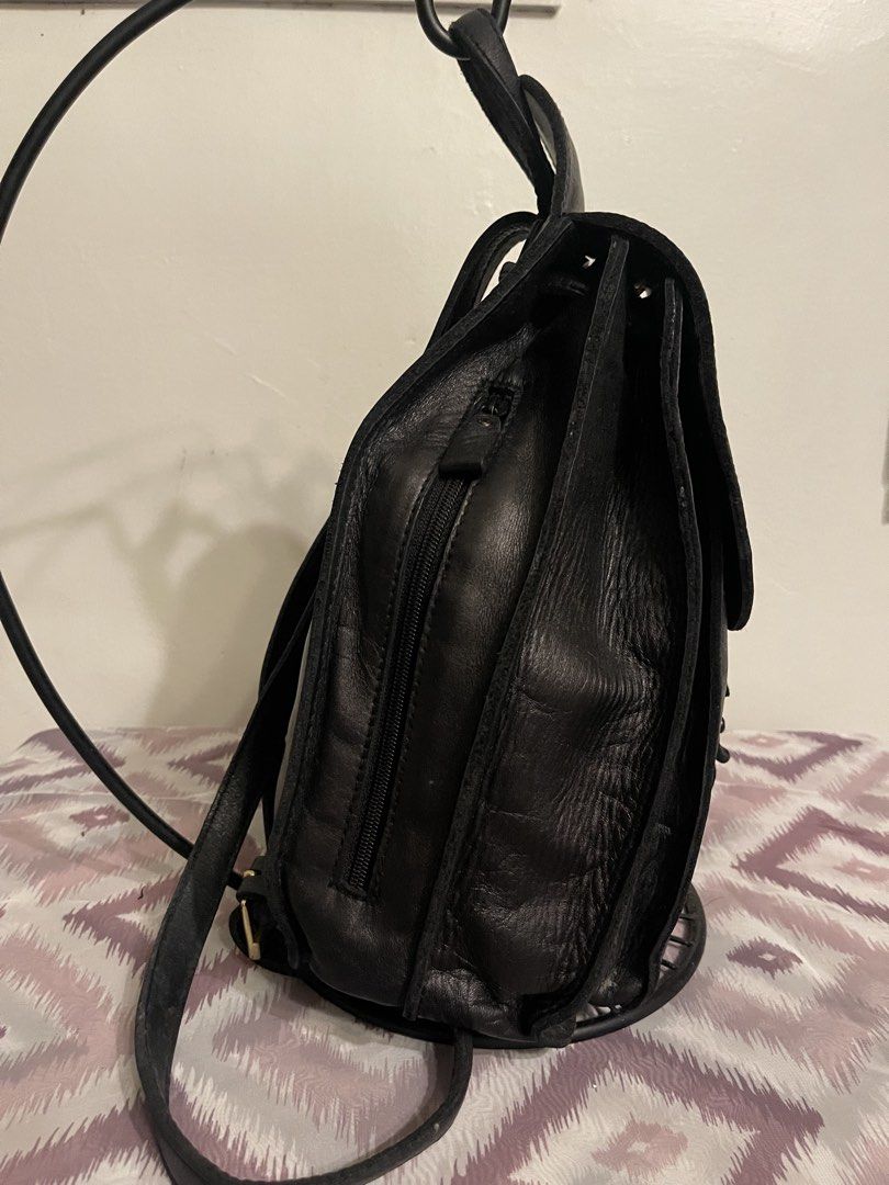 Christian Lusso Italy Black Leather Backpack (Category: Backpacks) located in General Trias. Submitted by laconchita_tesoros (Listing ID 1462727282, Image 3). Description: - Genuine black leather backpack - Brand: Christian Lusso Italy - Closure: Flap with drawstring and buckle detail - Exterior pocket: Side zippered pocket - Interior pocket: Zippered pocket - Origin: Made in Italy.