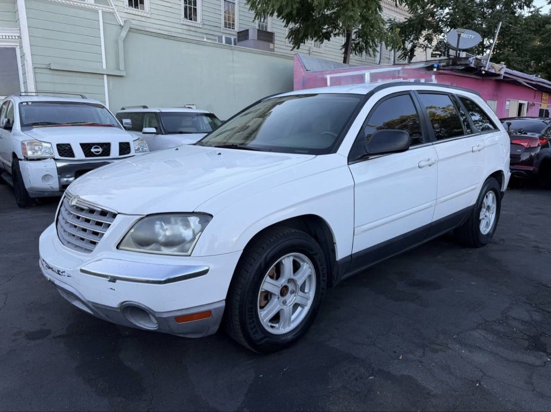 Chrysler Pacifica SUV Auto (Category: Used Cars) located in Makati City. Submitted by jaysales888 (Listing ID 1462713774, Image 1). Description: 2006 Chrysler Pacifica SUV, rare, local plates, luxury SUV, swap ok.