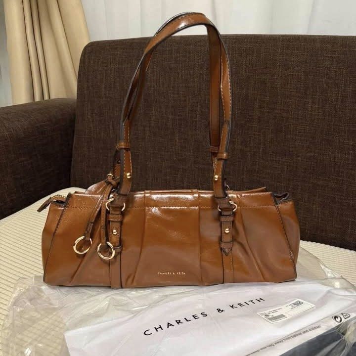 C&K Britton Elongated Shoulder Bag (Category: Shoulder Bags) located in Bulacan. Submitted by mykakarizza (Listing ID 1462874712, Image 1). Description: BEST SELLER✨✨ ₱950 onlyy Few stocks restocked!!💖 C&K Britton Elongated Shoulder Bag Width 14.8 in Depth 3.9 in Height 5.1 in Add paperbag 100 📸 Actual pics! 🙋🏻‍♀️ ─── ✦ ─── ✦ ─── ✦ ─── ✦ ─── 🛍️ LOOKING FOR MORE RESELLERS 🛍️ ✨ Buy 3 pcs of ANY items — FREE SHIPPING NA!🚚 ✨ Buy 10 items → FRE